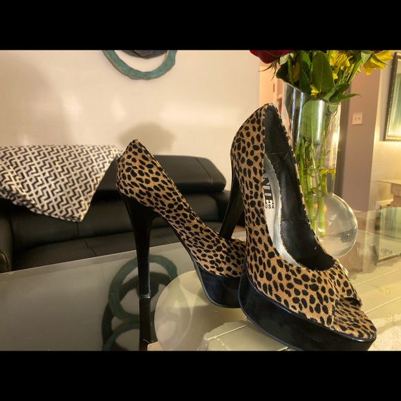 Leopard Platform Heels - Picture 1 of 5